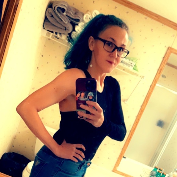 Meet your Posher, Ashton - Picture 1 of 8